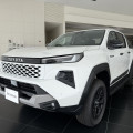 新型ハイラックスも展示車あります。