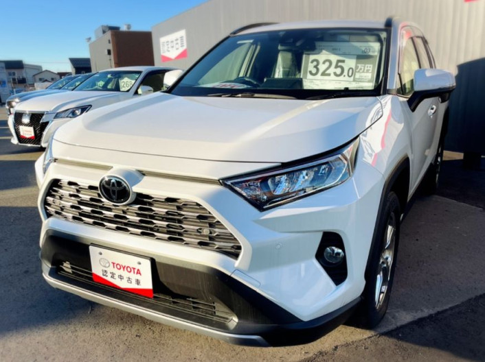 「SUVらしい力強さ」と「きめ細やかな配慮」を兼ね備えた4WD＂RAV4 G＂展示中